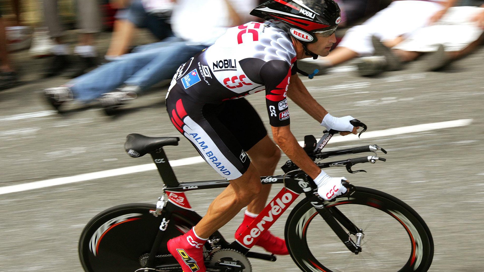 _魔术队拼劲十足，逆转对手_，魔术队全名叫什么