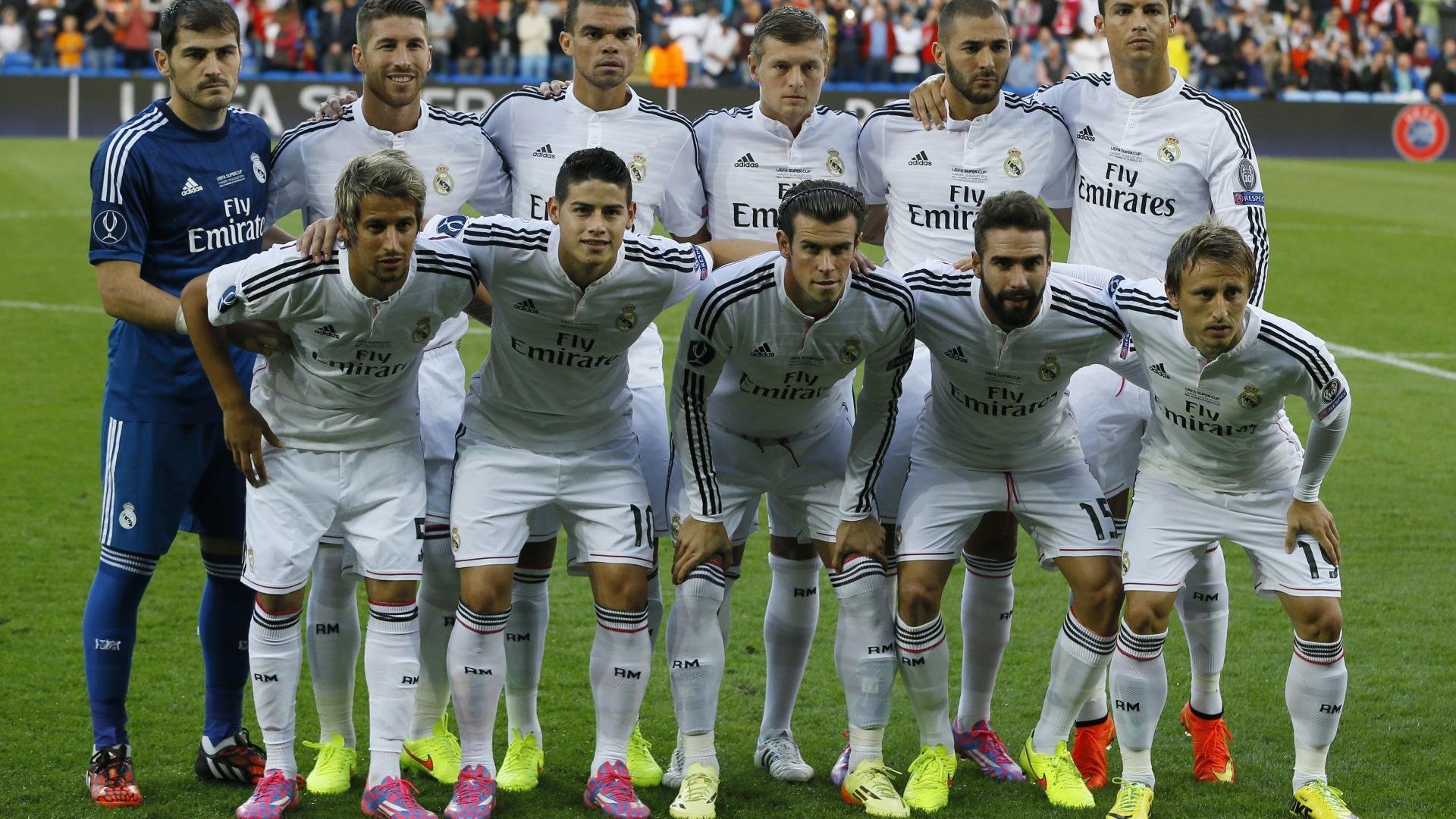 AYX官网-皇马3-0击败帕丘卡，赢得首届洲际杯，皇马3-1完胜巴萨