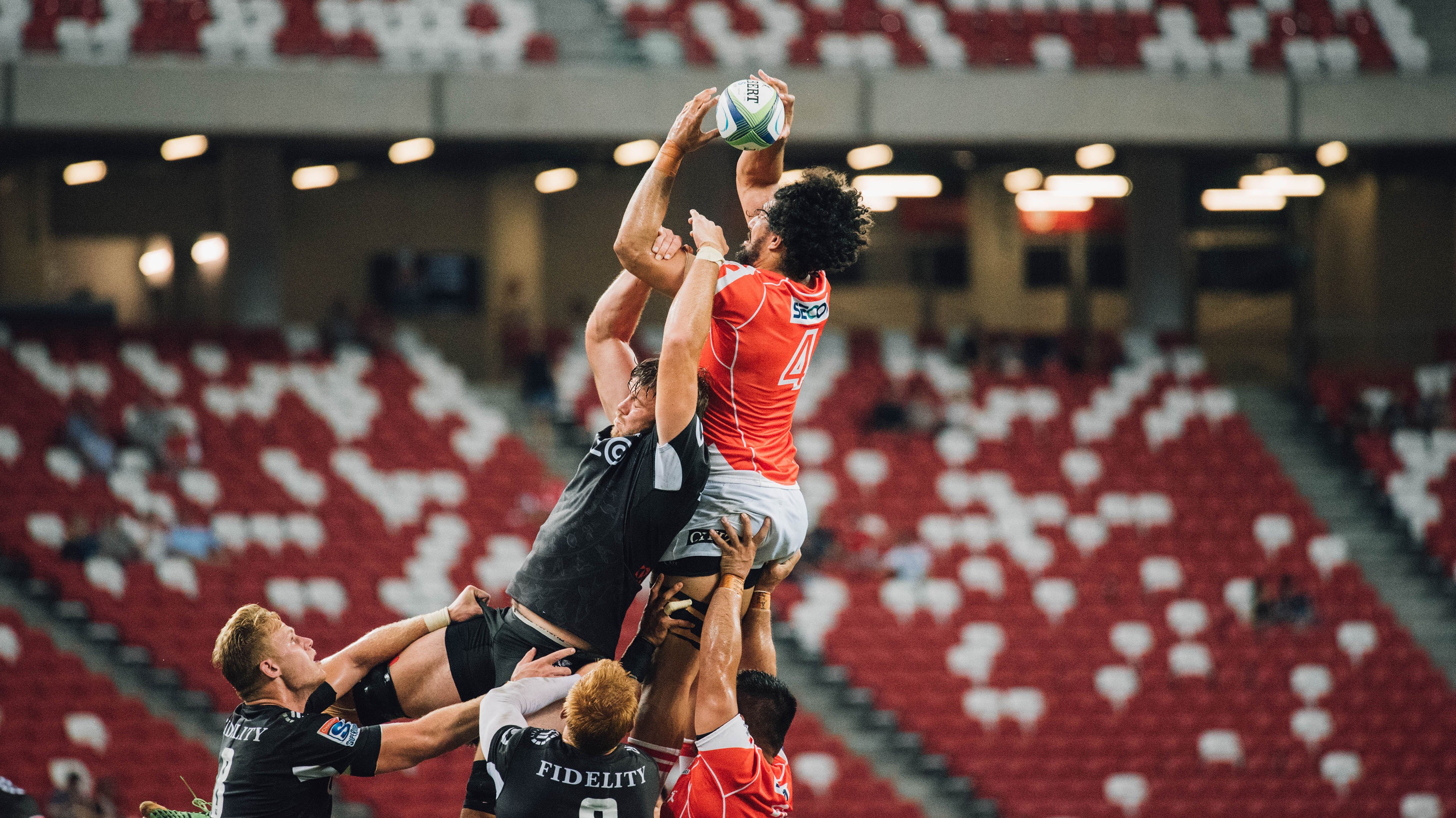 AYX GAMING-麦肯齐：作为全黑队的后卫，他的速度与技术为球队带来强大动力